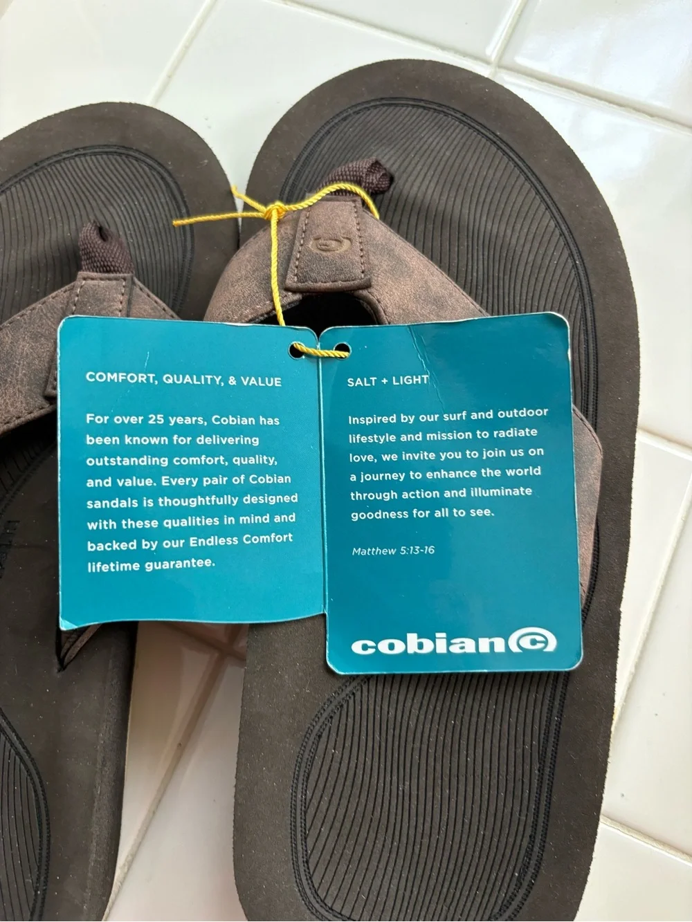 NWT Cobian Men’s AVR2 Trek Brown Flip Flop Sandals Beach Thongs Size 8